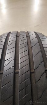 215/55/17 98W Goodyear Efficient DOT 2022, 6.8mm-6.2mm. - 2