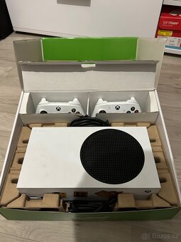 Xbox-S + dva ovladače - 2