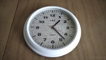 NOVÉ PĚKNÉ HODINY A JINÉ I ZA POLOVINU CENY. - 2