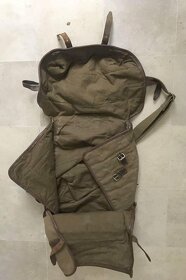 starý batoh 52cm x 42cm asi usárna nevim-více v inzerátu - 2