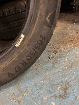 Pneu 205/50 R17 - 2
