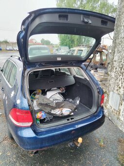 VW Golf 1.6 TDI r. v. 2011 bouraný na ND - 2