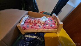 Dřevěná postýlka s panenkou - 2