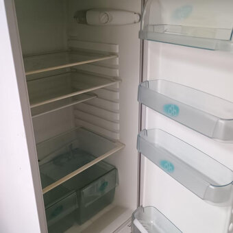 Lednice vestavná elektrolux - 2