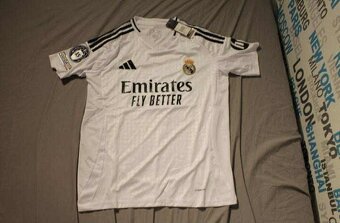 Kylian Mbappé Real Madrid dres - 2