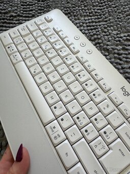 Bílá bezdrátová klávesnice logi Logitech K650 Off-white - CZ - 2