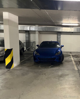 Nadstandardní garážové stání 18m2 - 2