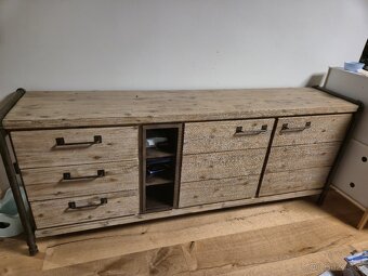 Industriální masivní nábytek - 2
