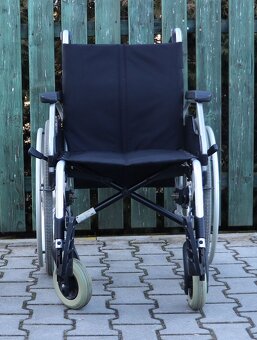 074-Mechanický invalidní vozík Meyra. - 2