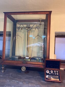 laboratorní váhy - 2