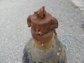 Nabízím starou industriální lampu. Poškozený smalt. Na 6 fot - 2
