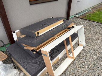 Daruji rohovou sedacku pravy roh 300x210 - 2
