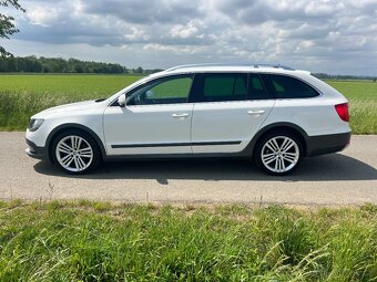 ► ŠKODA SUPERB II 2.0 TDI 103KW DSG F1 SCOUT LED-XEN-NAVI-TA - 2
