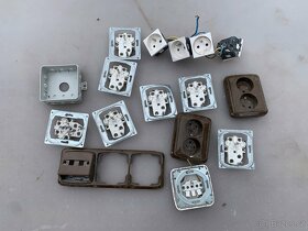 Elektroinstalacni material krabicky do zdi ABB zasuvky - 2
