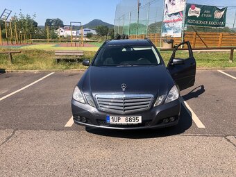 Mercedes Benz W212/E200Cgi-manuál - 2