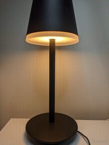 Stolní LED lampička Philips Hue Go - 2