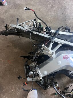 Aprilia tuono v2 mnoho dílů - 2