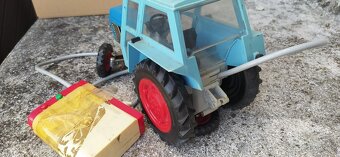 Prodám traktor na dálkové ovládání - 2