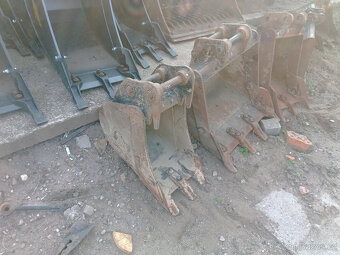 požíté lžíci na JCB 8025 až 8035 - 2