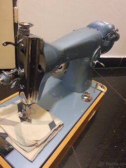 retro šicí stroj 1960 socializmus - 2