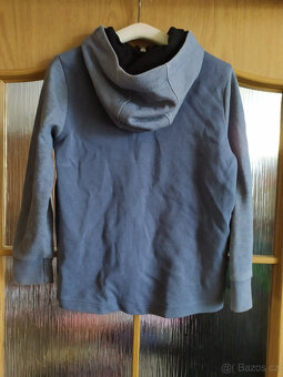 BAVLNĚNÁ MIKINA S KAPUCÍ A KAPSAMI PLAYSTATION VEL.128/134 - 2