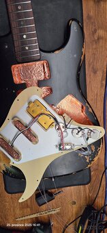 Henry's ST-1 Mamba Black Relic stratocaster - 2