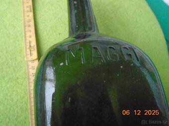 Stará lahev s litým nápisem MAGGI - 2