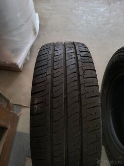 Pneu Michelin 225/70/15 C - 2