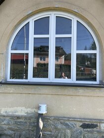 Půlkruhové krásné okno - dvojsklo, za zlomek původní ceny - 2