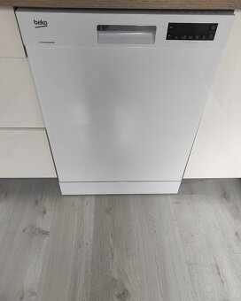 Myčka Beko 3 koše digitální - 2