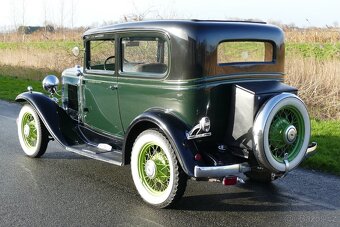 1931 Chevrolet Independence 2 door sedan - 2