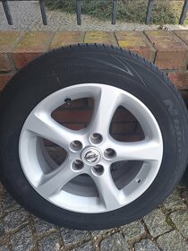 Nissan orig.Alu kola s letními pneu 205/60R16 - 2
