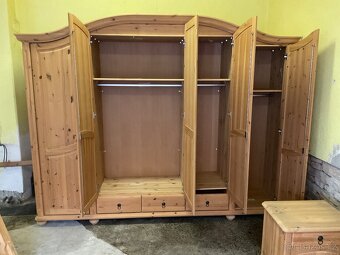 Prodám velkou ložnici materiál voskované borovice - 2