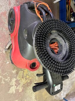 Prodám stroj na čištění podlah Viper - 2