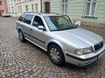 Prodam Škoda oktavie rok 2001 20litr benzin 250 najeto - 2