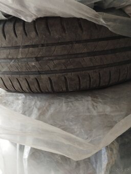 Pneu Michelin 175/65 R15 - 2