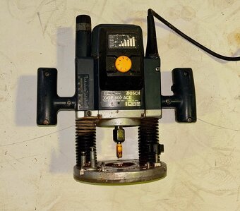 BOSCH GOF 900 ACE Zakřivená frézka - 2