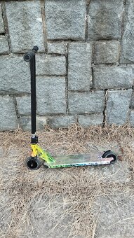 Prodám freestyle koloběžku Slamm Strobe V4 Laser - 2