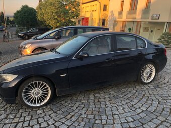 Bmw e90 330i - 2
