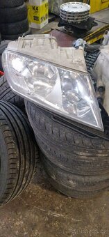 Skoda Octavia 2 predni svetla. - 2