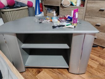 Stolek pod TV - 2