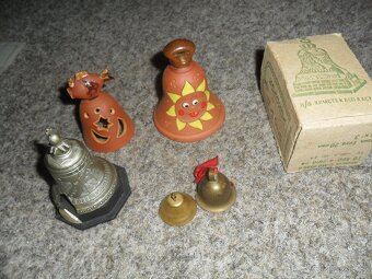 různé - závaží, zvonečky, hodinky, foto stojánky... - 2