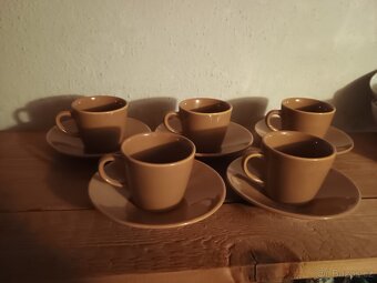 Sada 5 hnědých retro šálků s podšálky - 2