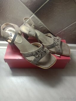 Dámské společenské boty na podpatku – nové – vel. 39 – Zubří - 2