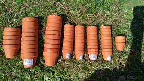 Plastové a terakot. květináče a pěstební misky typu žardinka - 2