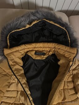 Prodám zimní dámskou bundu (žluto-zlatou lesklou) - 2