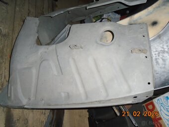 Podběhy +podlaha kufru 110r - 2