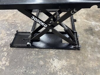 Nůžkový mobilní zvedák 3t - 2