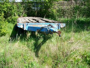 PRODÁM   jednoosý  plošinový  robust. přívěs  (  vlečku )  : - 2