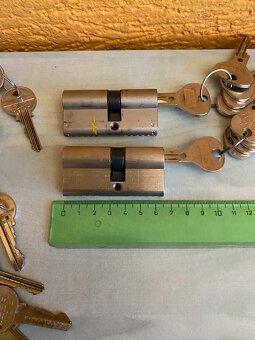 Cylindrické vložky do dverí - 2